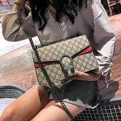 High quality luxury lady  bag 2019 New Retro PU lock lady Single Shoulder Bag Fashion printing chain oblique Bag